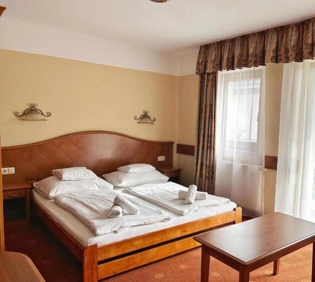 Bed and Breakfast Fonix Wellness *** 1 A Epulet à Hévíz Extérieur photo