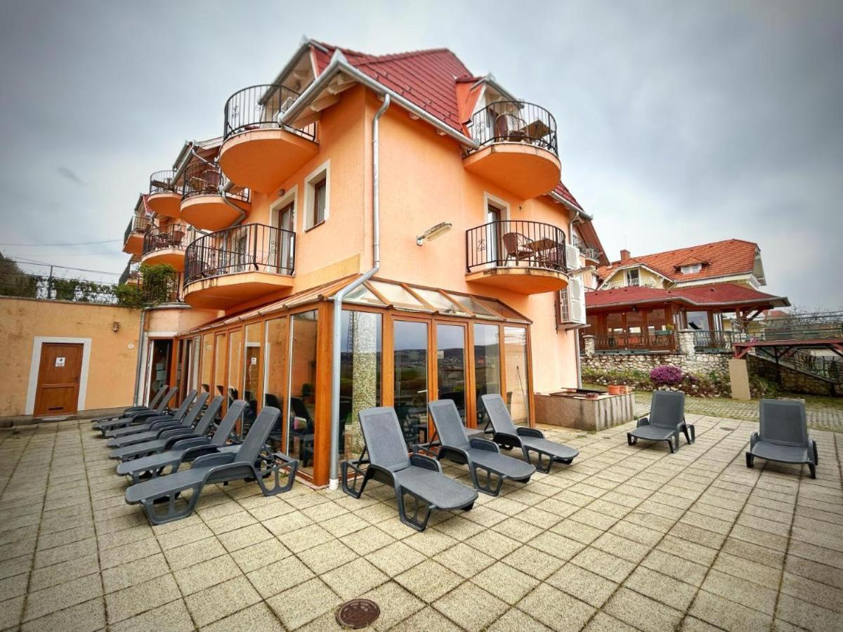 Bed and Breakfast Fonix Wellness *** 1 A Epulet à Hévíz Extérieur photo