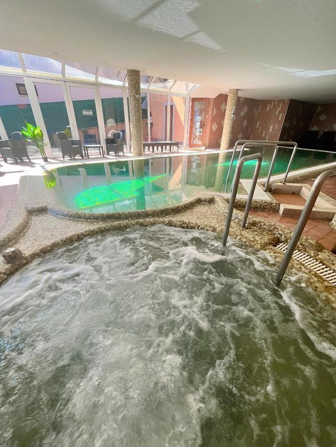 Bed and Breakfast Fonix Wellness *** 1 A Epulet à Hévíz Extérieur photo