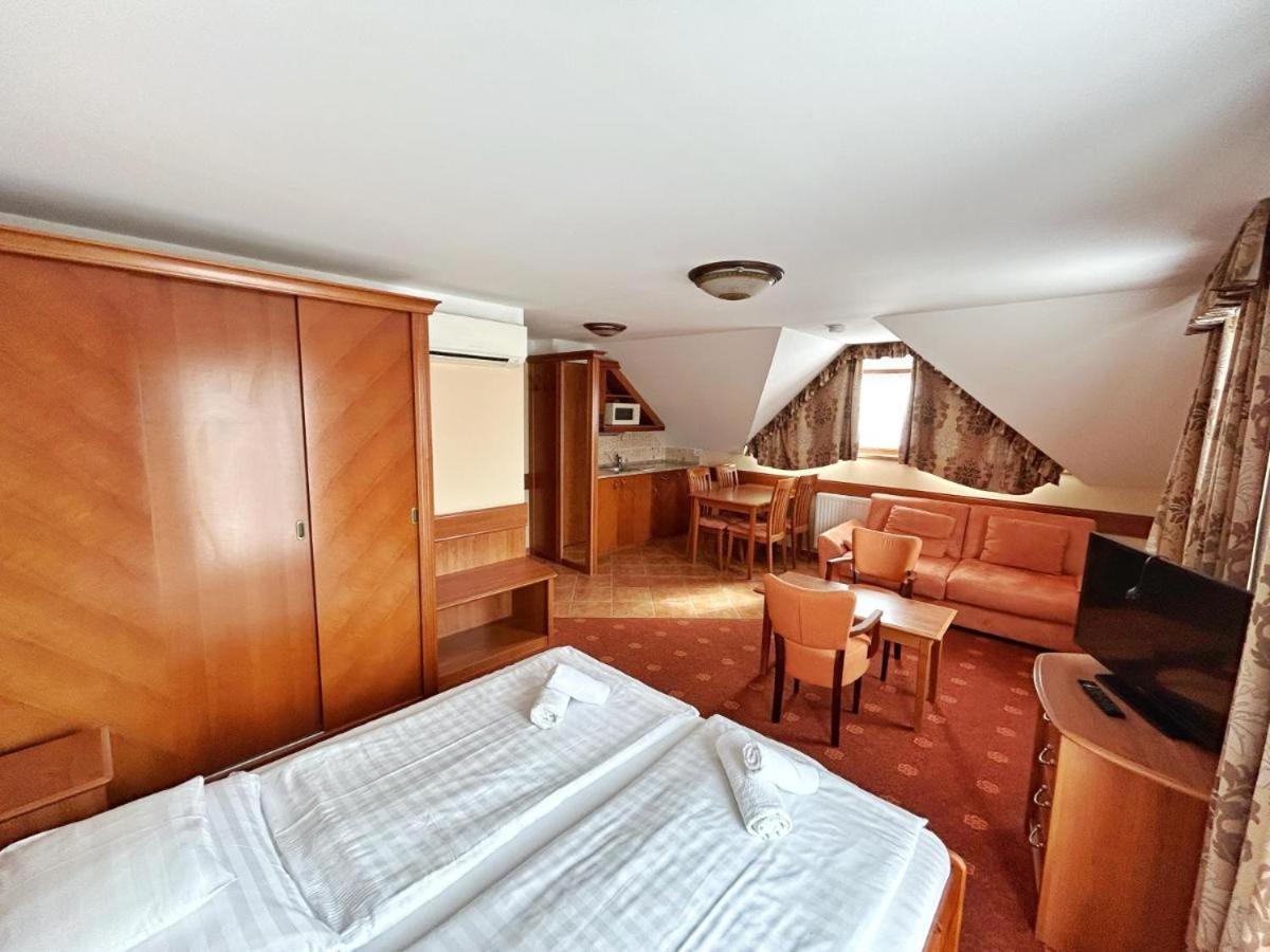 Bed and Breakfast Fonix Wellness *** 1 A Epulet à Hévíz Extérieur photo