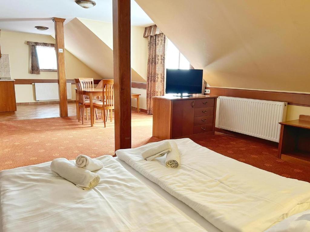 Bed and Breakfast Fonix Wellness *** 1 A Epulet à Hévíz Extérieur photo