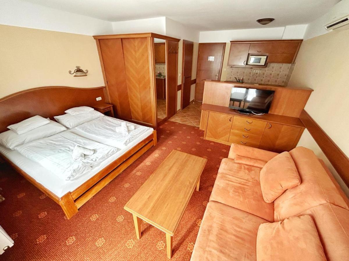 Bed and Breakfast Fonix Wellness *** 1 A Epulet à Hévíz Extérieur photo