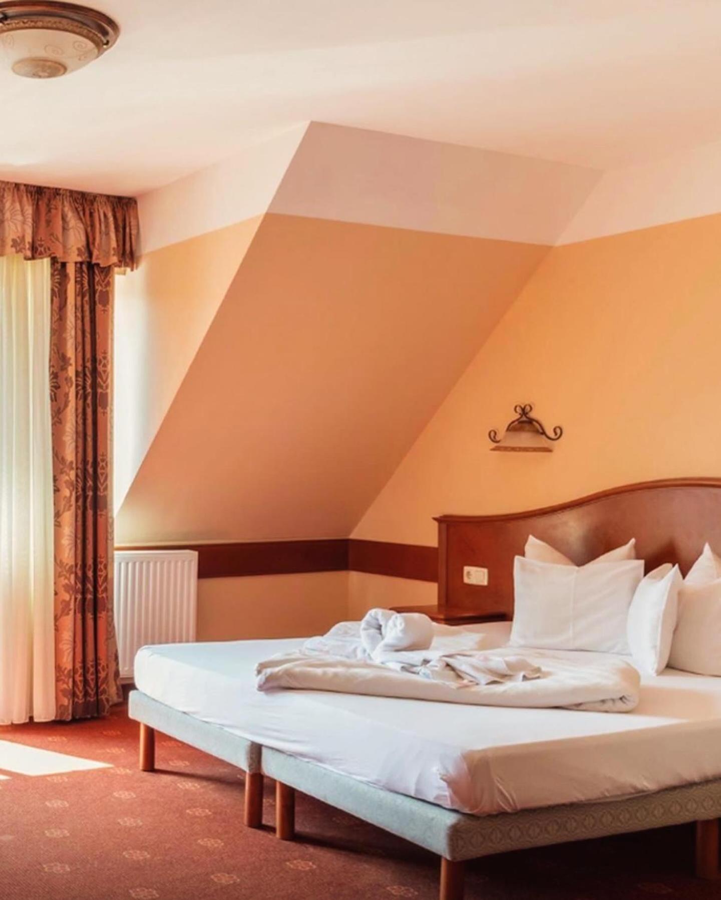 Bed and Breakfast Fonix Wellness *** 1 A Epulet à Hévíz Extérieur photo