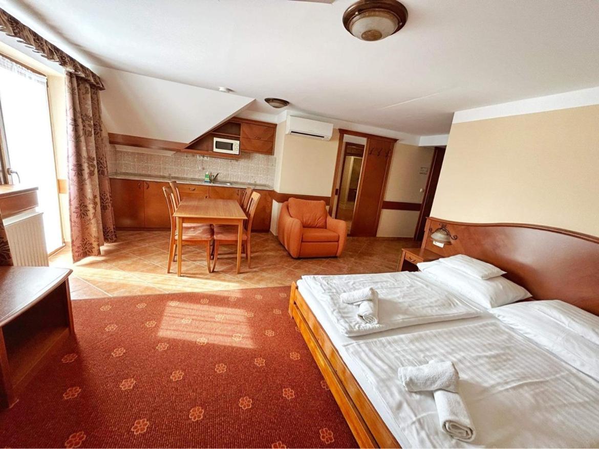 Bed and Breakfast Fonix Wellness *** 1 A Epulet à Hévíz Extérieur photo