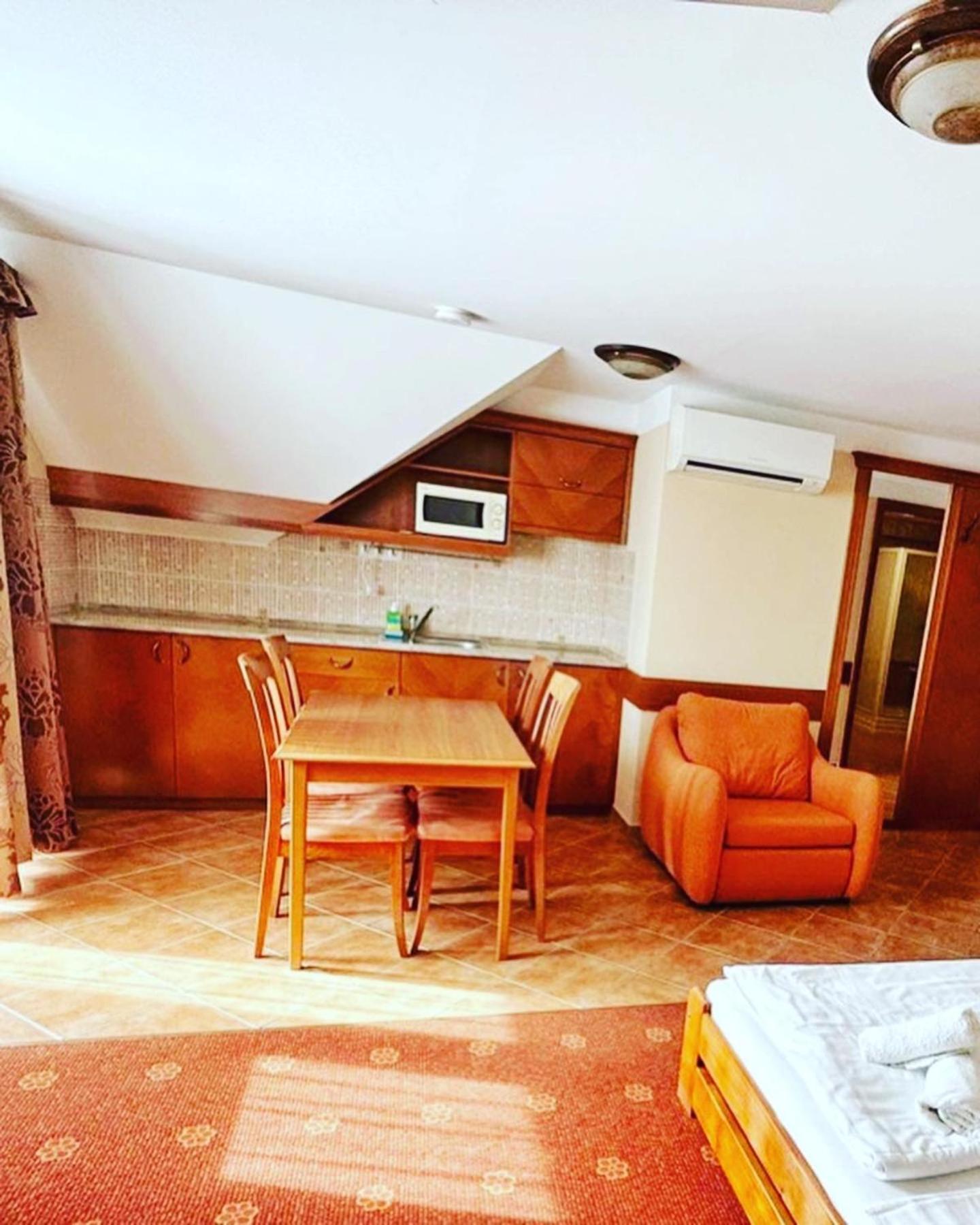 Bed and Breakfast Fonix Wellness *** 1 A Epulet à Hévíz Extérieur photo