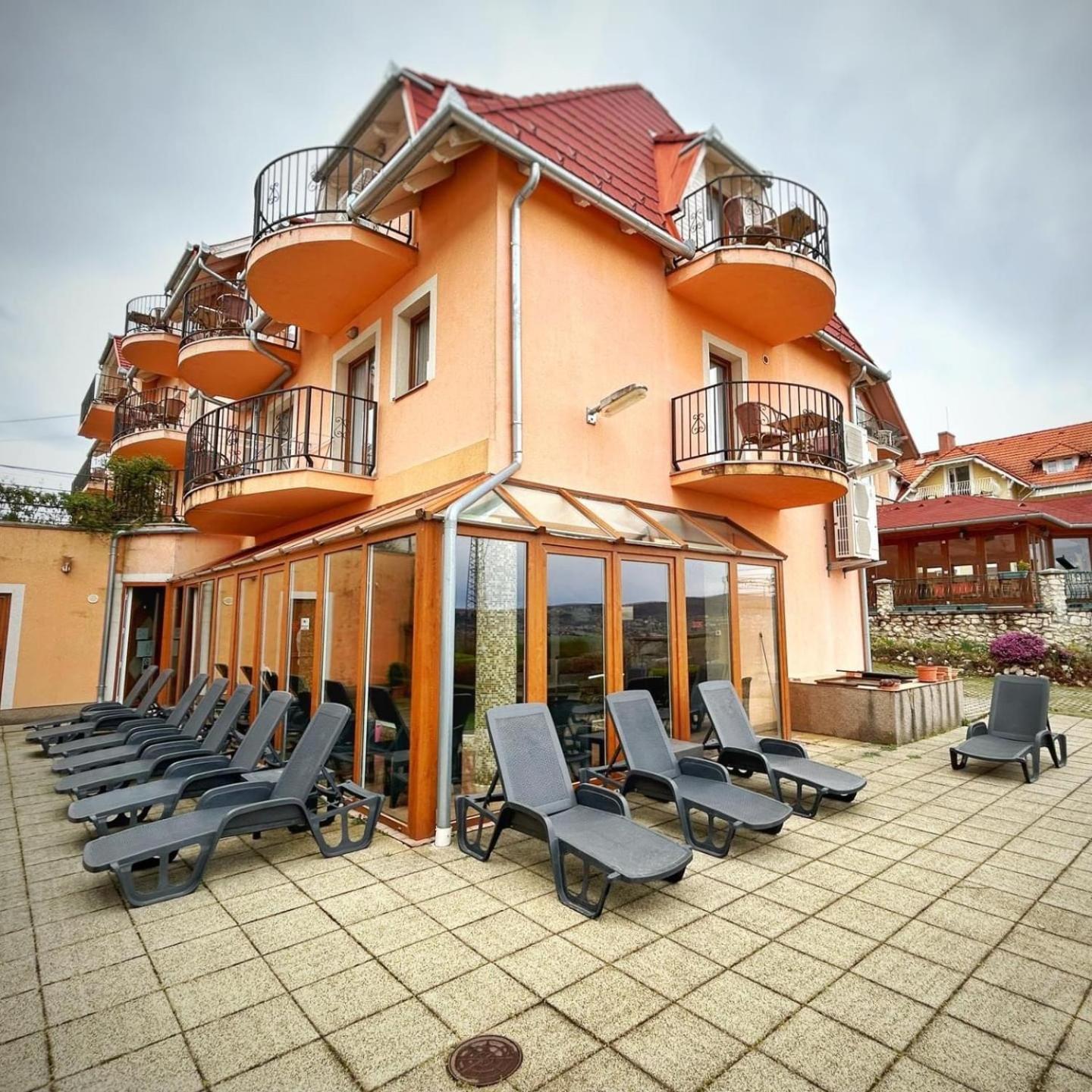 Bed and Breakfast Fonix Wellness *** 1 A Epulet à Hévíz Extérieur photo