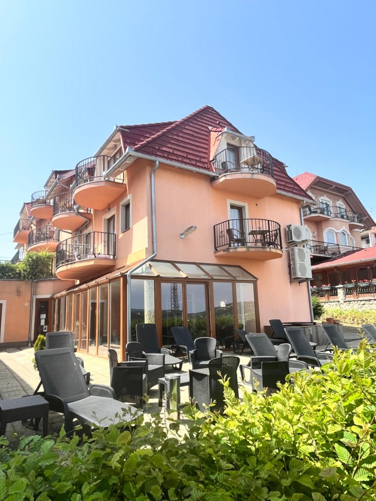 Bed and Breakfast Fonix Wellness *** 1 A Epulet à Hévíz Extérieur photo