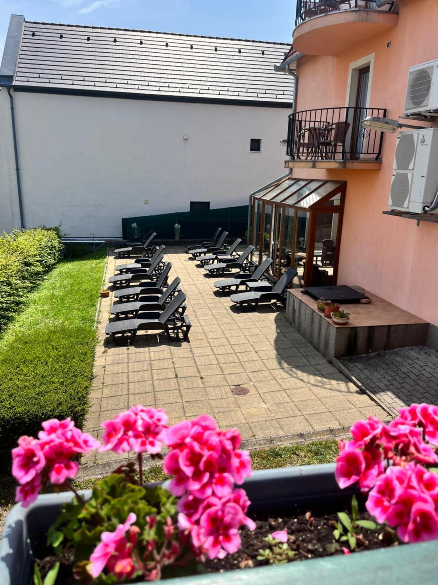 Bed and Breakfast Fonix Wellness *** 1 A Epulet à Hévíz Extérieur photo