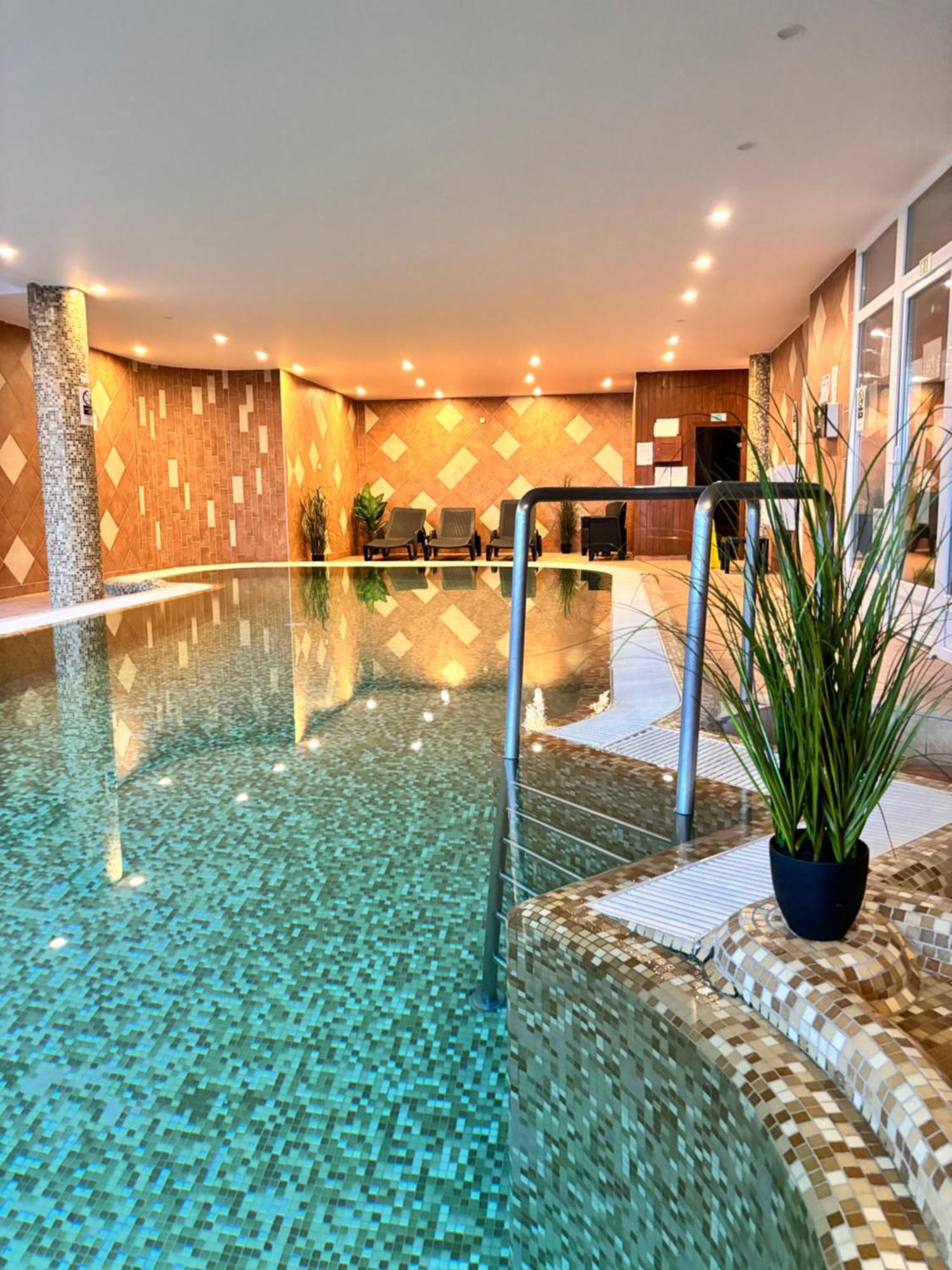 Bed and Breakfast Fonix Wellness *** 1 A Epulet à Hévíz Extérieur photo