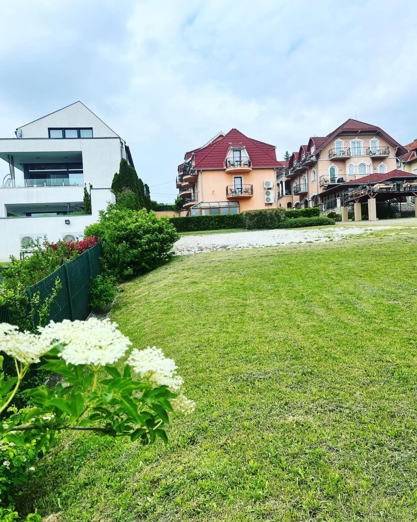 Bed and Breakfast Fonix Wellness *** 1 A Epulet à Hévíz Extérieur photo