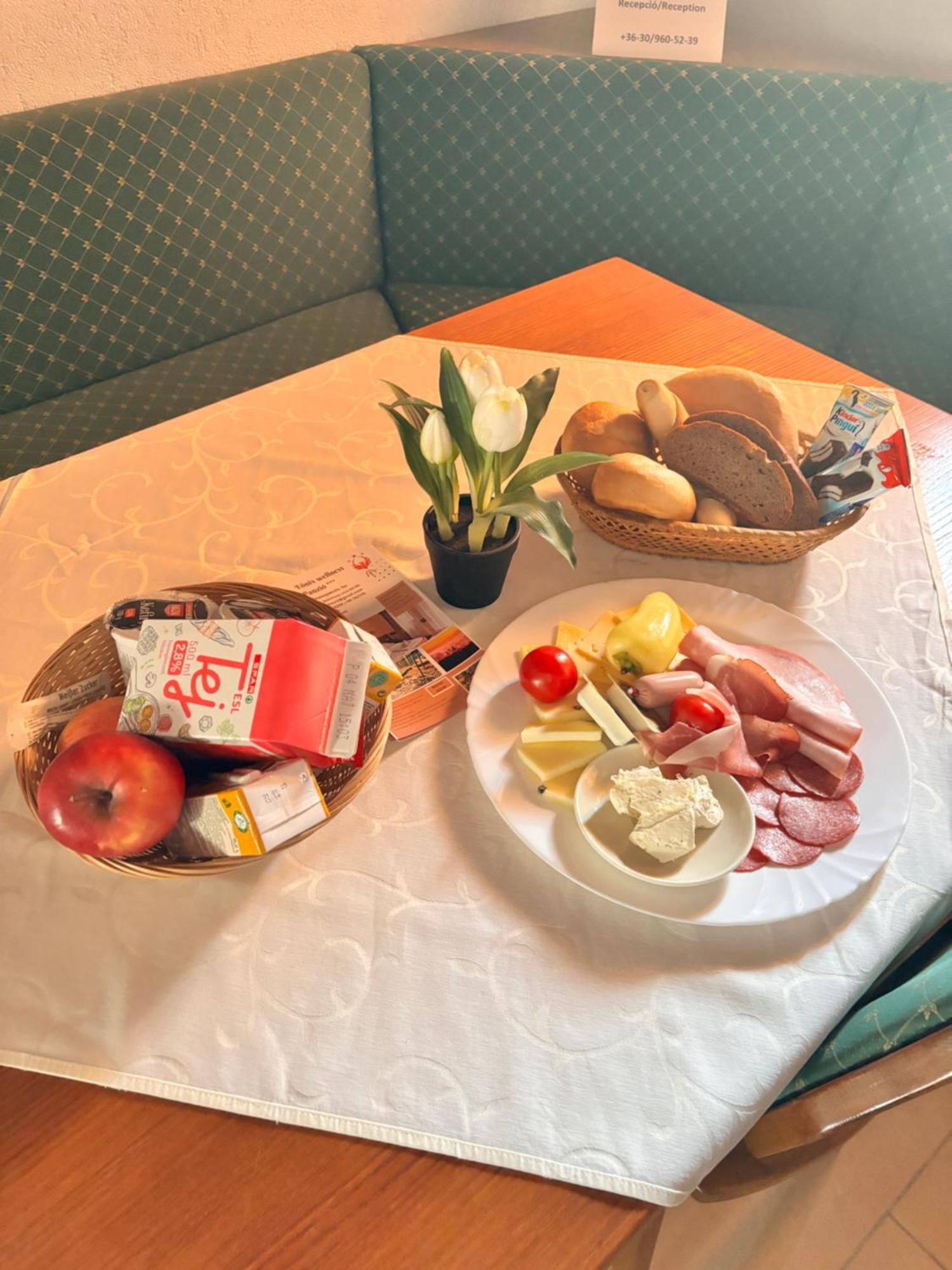 Bed and Breakfast Fonix Wellness *** 1 A Epulet à Hévíz Extérieur photo